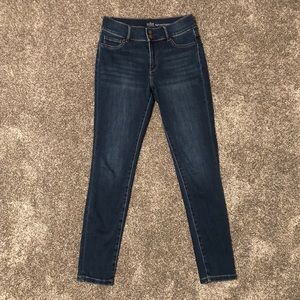 ⚠️SOLD⚠️ New York & Company Skinny Jean CURVY